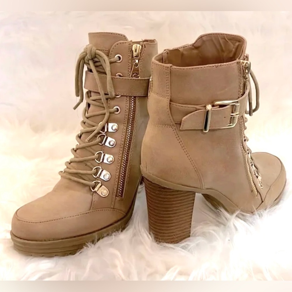 NIB GUESS GGRAZZY2 Tan Lace-Up Heeled Booties — Chic Western Fall Must-Have! [C]